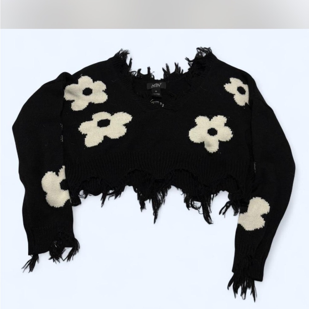 SHEIN Black Cropped Crewneck Sweater with Cream Floral Accents